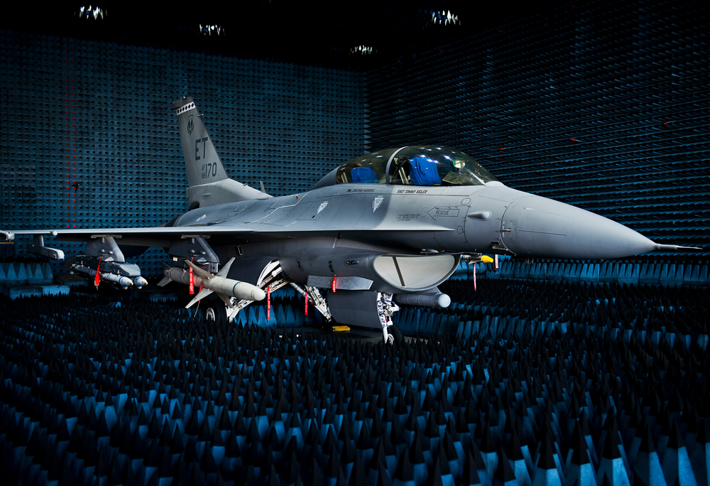 F-16 Fighting Falcon in the anechoic chamber F-16 Fighting Falcon in the anechoic chamber