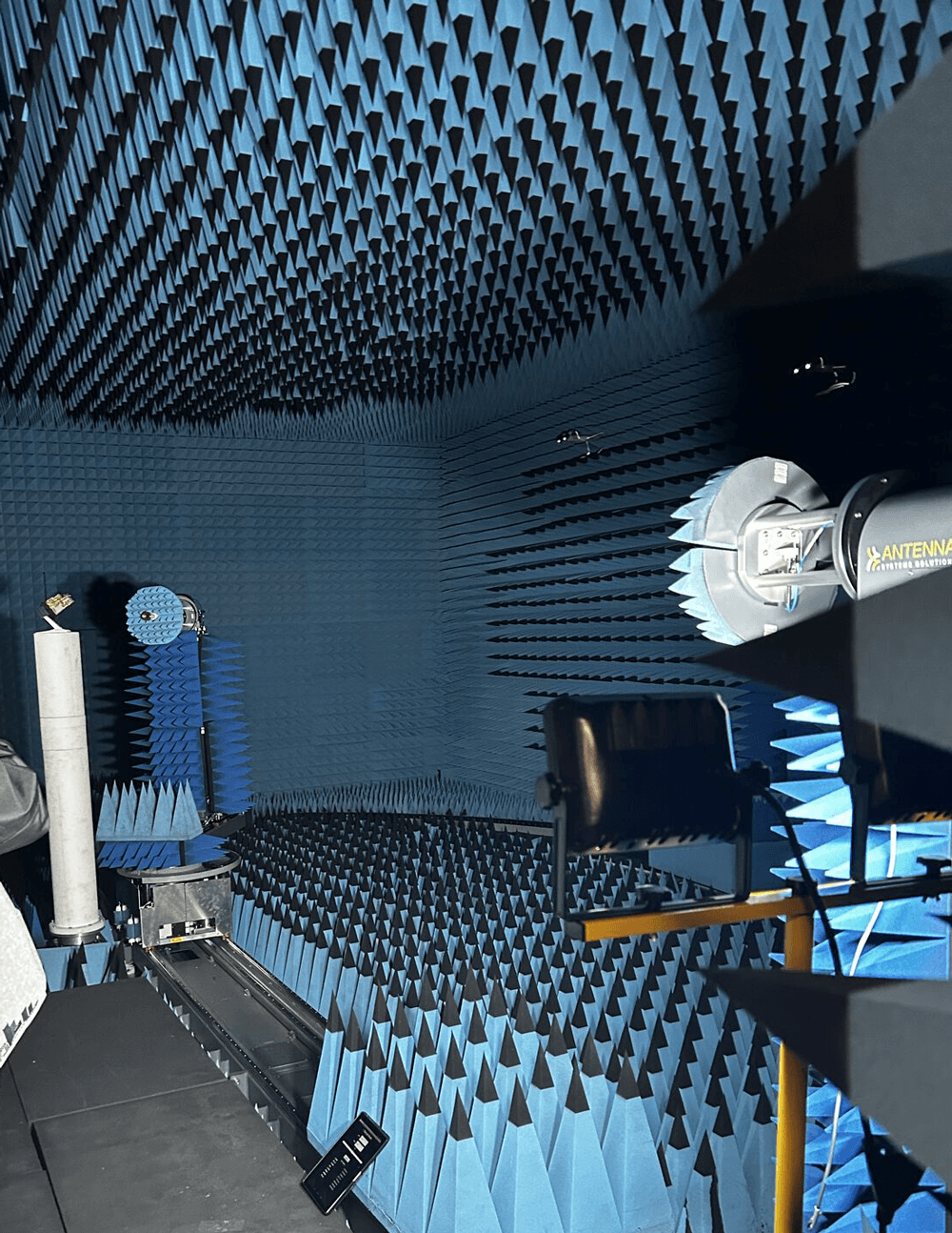 mm-Wave and THz Measurement Facility